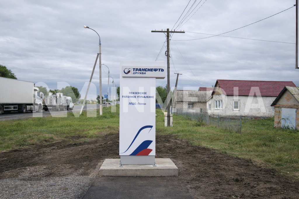 Стелы и пилоны