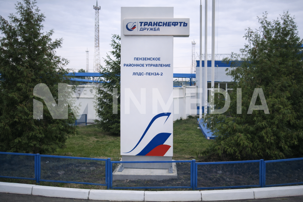 Стелы и пилоны