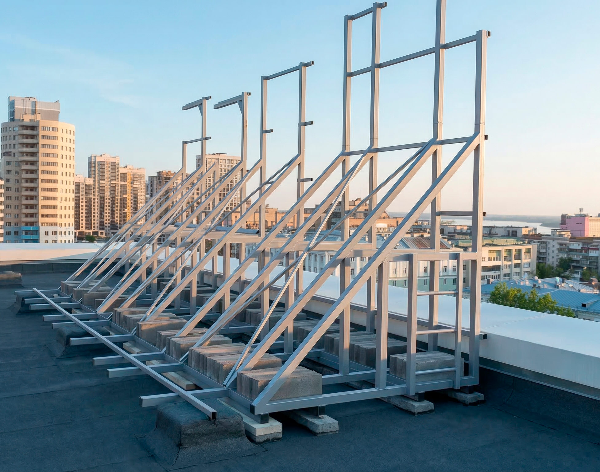 Готовая крышная установка банка ПСБ в вечернее время